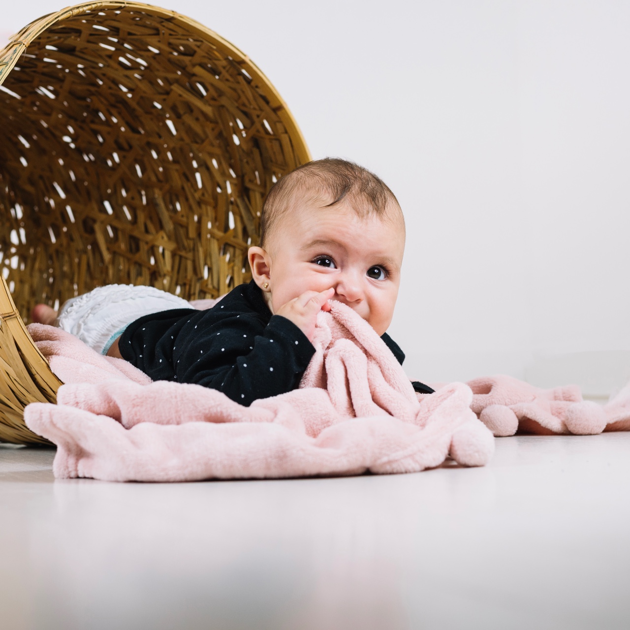 cute-baby-basket-chewing-blanket